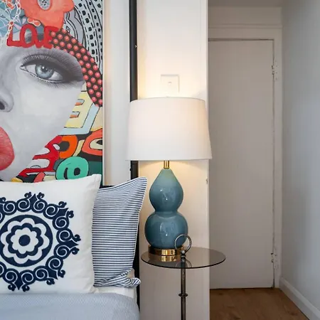 Large & Stylish Townhouse King Beds&free Parking Semesterbostad