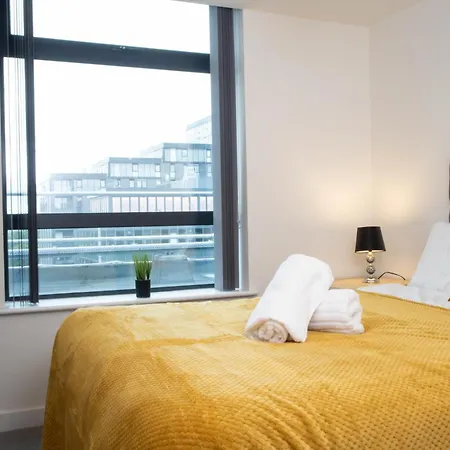 Old Trafford 3br Penthouse! Free Street Parking & Long Accepted! شقة مانشستر