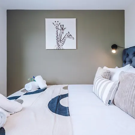 New! Stylish 2-bed In By 53 Degrees Property, Great Location - Sleeps 6! * Manchester