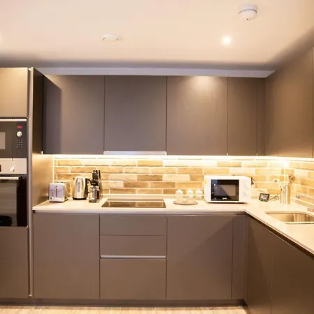 Fabulous 2 Bed In Central Apartment