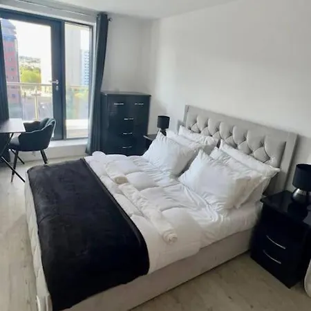 Apartamento In Salford With Amazing View
