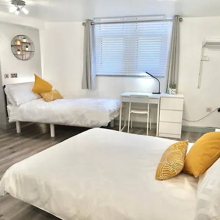Bnbee - - Spacious Studio Manchester
