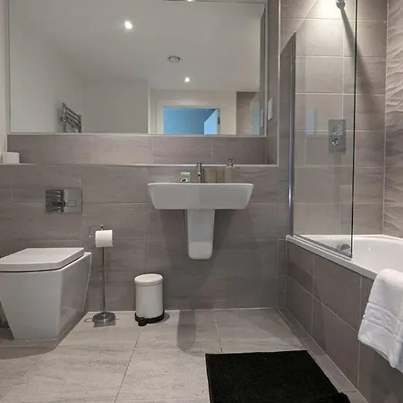 Lovely 1br Penthouse Near Mcr Stadiums Манчестер