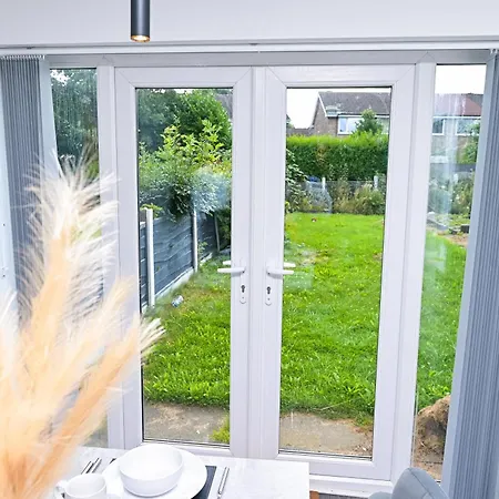 Feriehus 3 Bedroom House With En-suite Free Wifi And Parking *