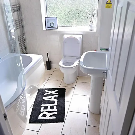 3 Bedroom House Free Wifi And Parking