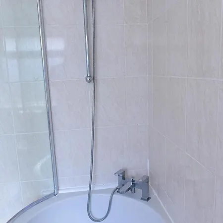 3 Bedroom House With En-suite Free Wifi And Parking Feriehus *