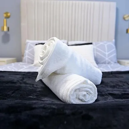 3 Bedroom House With En-suite Free Wifi And Parking