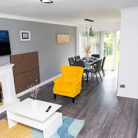 3 Bedroom House Free Wifi And Parking Prázdninový dům Manchester