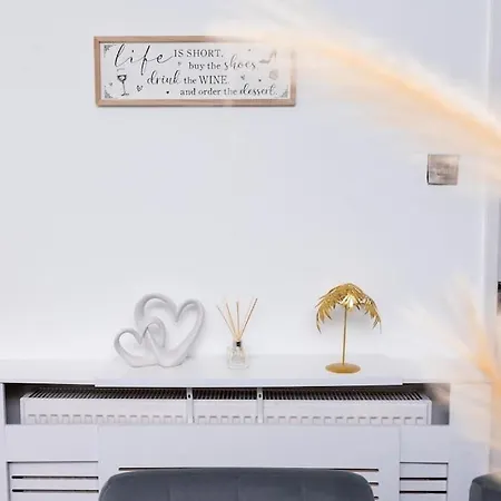 3 Bedroom House With En-suite Free Wifi And Parking * Manchester