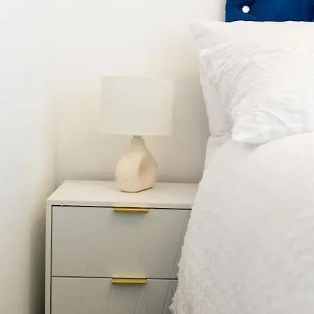 3 Bedroom House With En-suite Free Wifi And Parking * Manchester