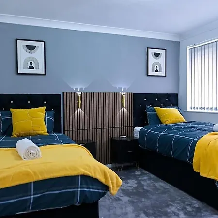 Feriehus 3 Bedroom House With En-suite Free Wifi And Parking