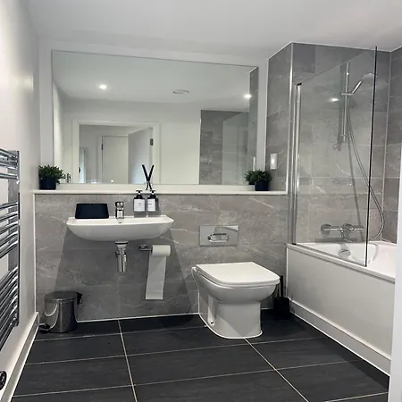 Bed2bathroom - 10minutes From Citycentre & Quays Апартаменты