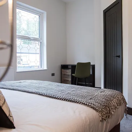 Lejlighed New! Stylish & Modern With Free Parking! Book Now! *