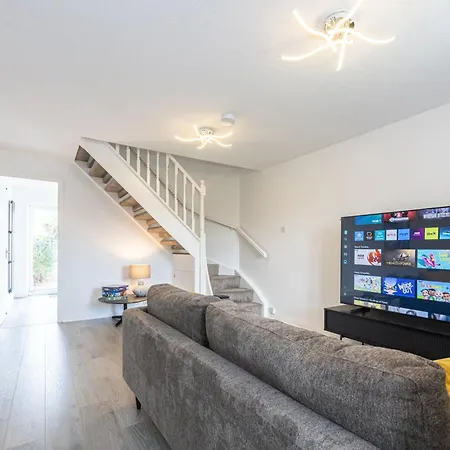 Luxury House By Etihad And Coop Arena *