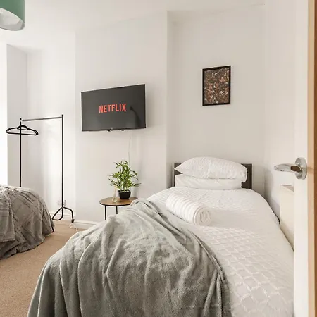 Vibrant & Spacious 3br House, Near & Salford Quays, Free Parking * 曼彻斯特