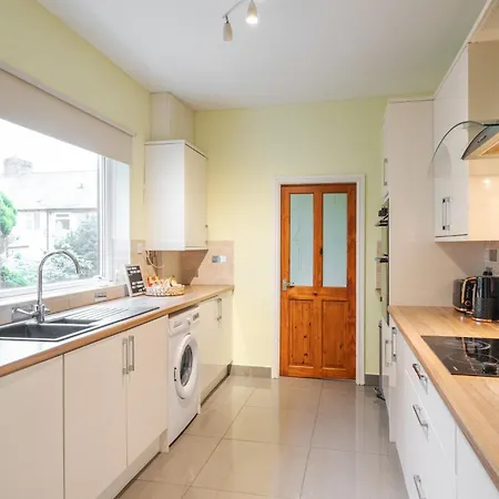 公寓 Vibrant & Spacious 3br House, Near & Salford Quays, Free Parking