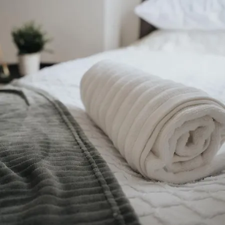 Vibrant & Spacious 3br House, Near & Salford Quays, Free Parking 公寓