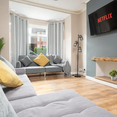 Vibrant & Spacious 3br House, Near & Salford Quays, Free Parking *