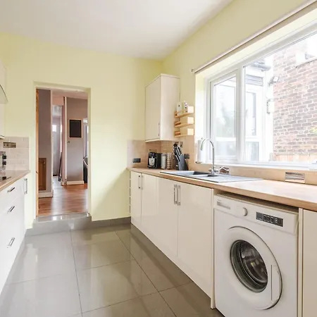 公寓 Vibrant & Spacious 3br House, Near & Salford Quays, Free Parking 曼彻斯特
