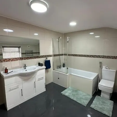 House In Manchester-onsite Host Prázdninový dům