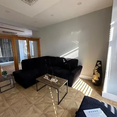House In Manchester-onsite Host Prázdninový dům
