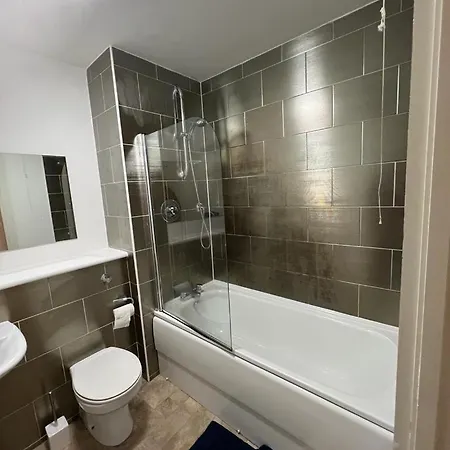 Apartment 2 Bedroom 2 Bathroom Centre *
