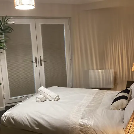 Апартаменты Deluxe 2 Bed Flat *