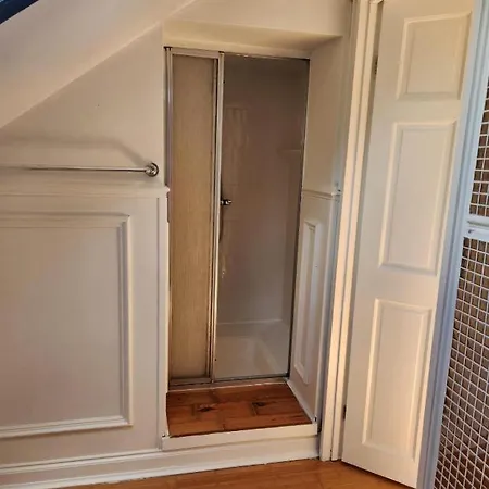 Penzion Rainsough - Shared Bathroom - Free Parking & Wifi Prestwich