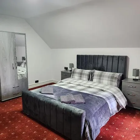 Penzion Rainsough - Shared Bathroom - Free Parking & Wifi Prestwich