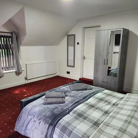 Penzion Rainsough - Shared Bathroom - Free Parking & Wifi