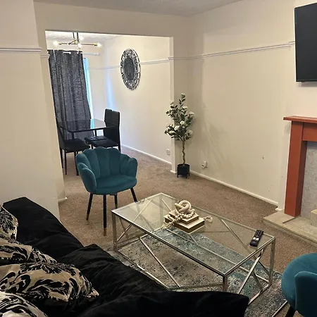 3 Bedroom Close To Stadium And Coop Live