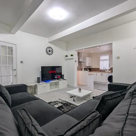 Apartment Oldham Free Parking 3bed 1bath Manchester