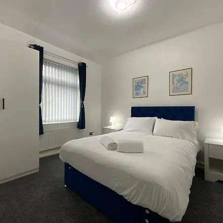 Oldham Free Parking 3bed 1bath * Manchester