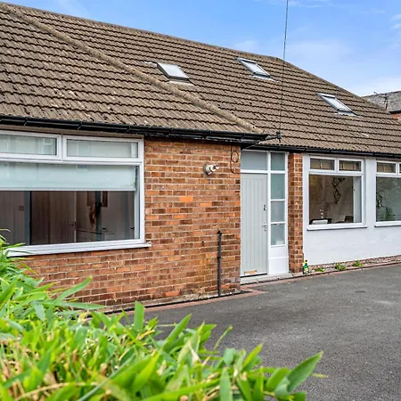 Spacious 4 Bed Hidden Gem Pass The Keys Manchester