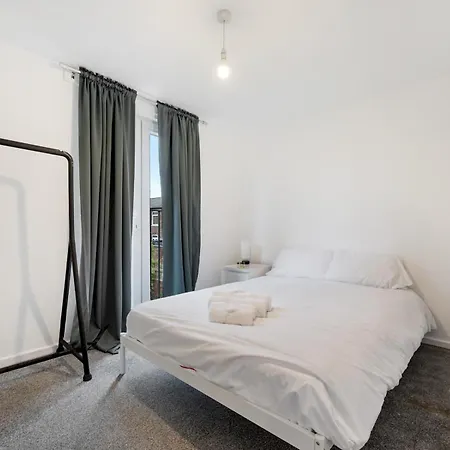 Spacious 4 Bed Hidden Gem Pass The Keys Nyaraló