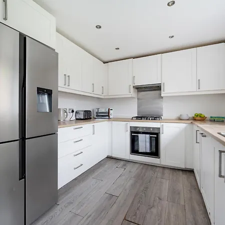 Spacious 4 Bed Hidden Gem Pass The Keys Manchester