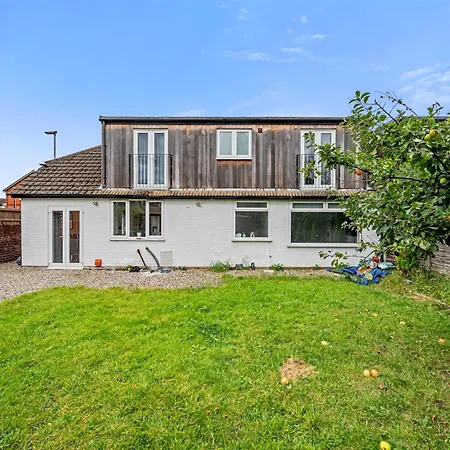 Spacious 4 Bed Hidden Gem Pass The Keys Nyaraló *