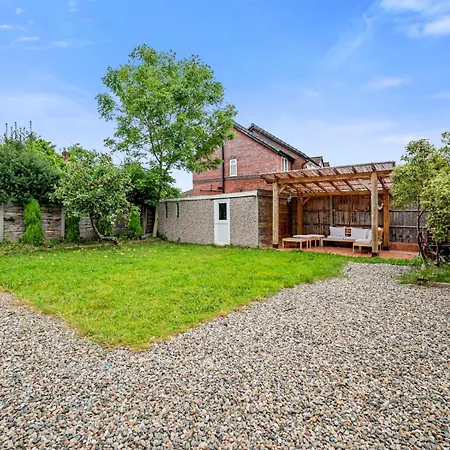 Spacious 4 Bed Hidden Gem Pass The Keys Nyaraló *