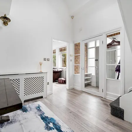 Spacious 4 Bed Hidden Gem Pass The Keys Manchester