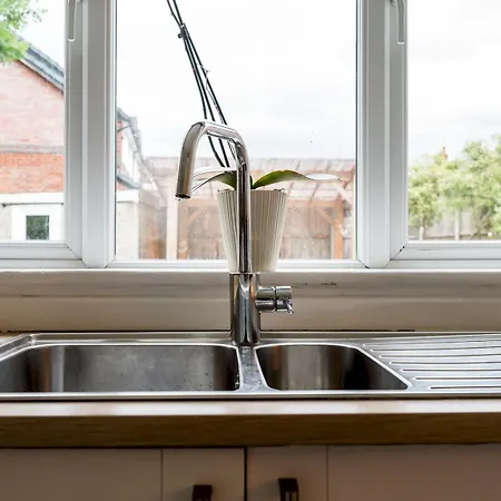 Spacious 4 Bed Hidden Gem Pass The Keys * Manchester