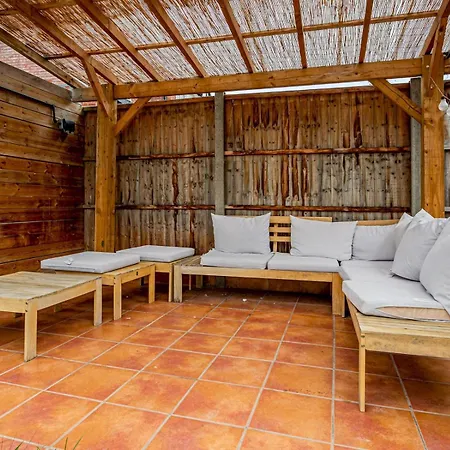 Spacious 4 Bed Hidden Gem Pass The Keys *