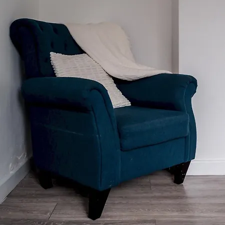 Spacious 4 Bed Hidden Gem Pass The Keys Nyaraló