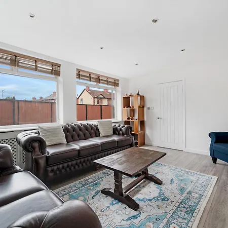 Spacious 4 Bed Hidden Gem Pass The Keys Nyaraló Manchester