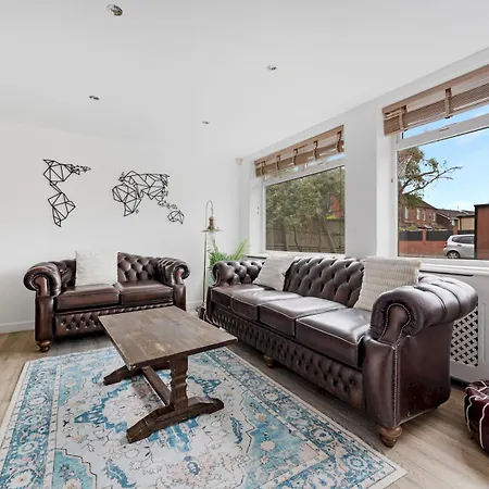 Spacious 4 Bed Hidden Gem Pass The Keys Nyaraló *