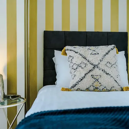 R&r At A Character Victorian *