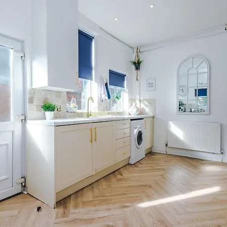 R&r At A Character Victorian