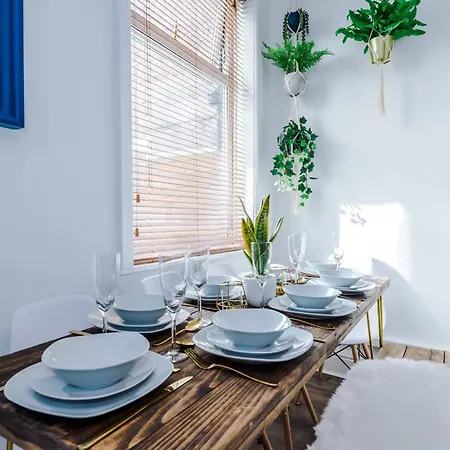 R&r At A Character Victorian *