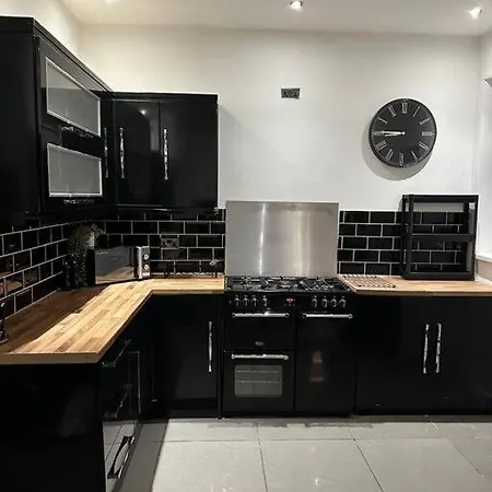 Apartment Three Bedroom By Brookland Serviced Short Lets With Free Wifi *