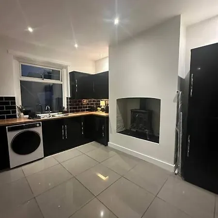 Three Bedroom By Brookland Serviced Short Lets With Free Wifi *