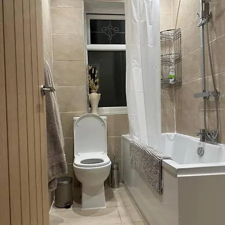 Three Bedroom By Brookland Serviced Short Lets With Free Wifi Apartment Manchester
